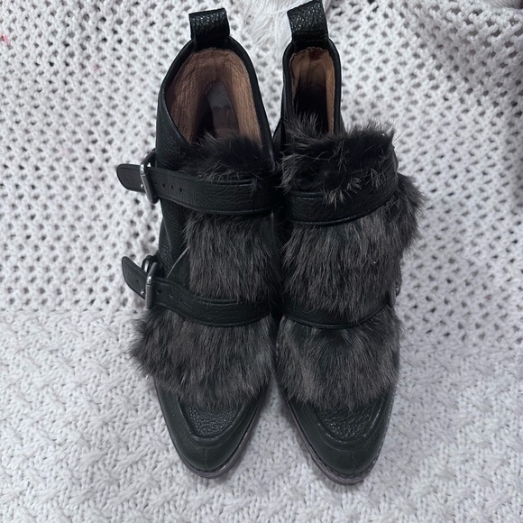 Coach Womens Sampson Genuine Rabbit Fur Platform Booties size size 7/5B - Picture 1 of 9